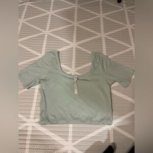 Lululemon Cropped Tee